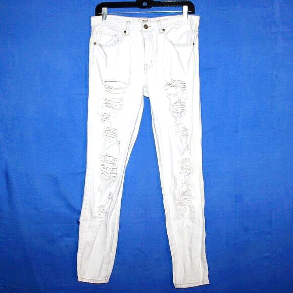 Forever 21 Los Angeles Thrashed Jeans 26